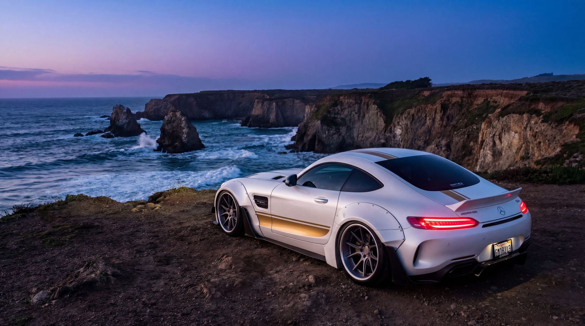 同人动漫跑车视频：奔驰AMG GT海岸线自驾改装视频分享